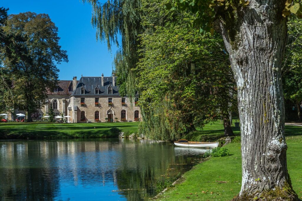 Abbaye de la Bussière : un havre de paix et de spiritualité en Bourgogne