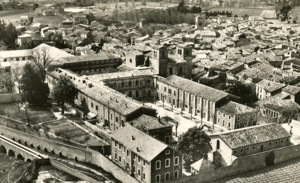 Découverte de l’abbaye de Cassan : voyage spirituel et patrimonial