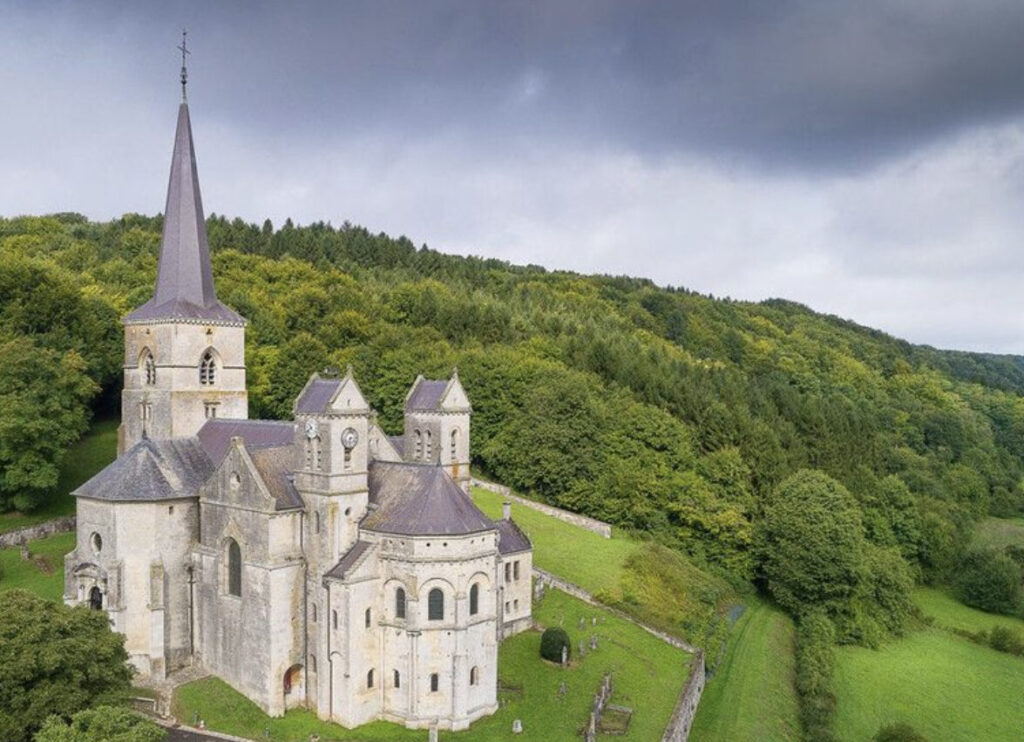 Découverte de l’abbaye de l’Étanche : un havre de paix et de spiritualité en Lorraine