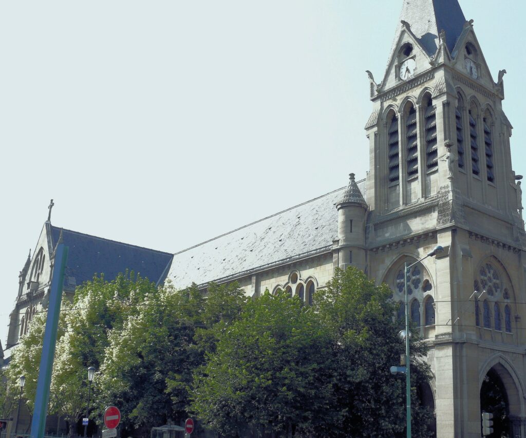 Église Saint-Denys-de-l’Estrée : histoire et patrimoine
