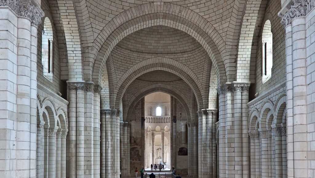 L’abbaye de Fontevraud : entre histoire monastique et renouveau spirituel