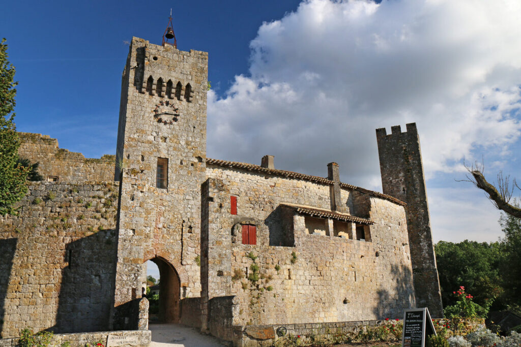 Larressingle : découvrez ce village fortifié près de l’abbaye de Flaran