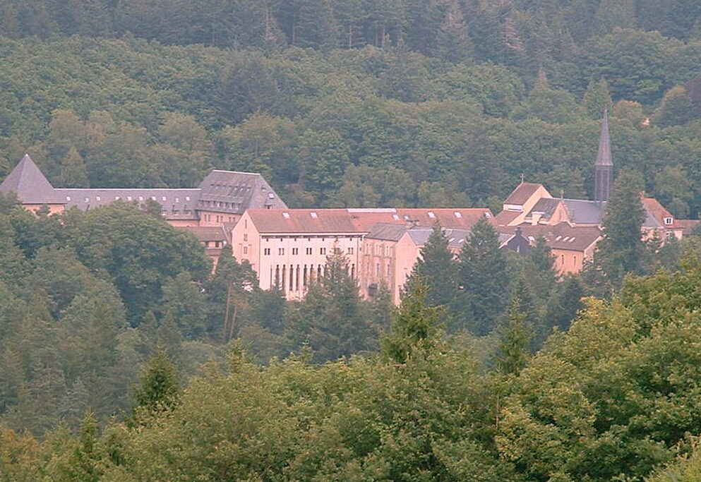Quelle est la légende de l’abbaye de la Pierre-qui-Vire ?