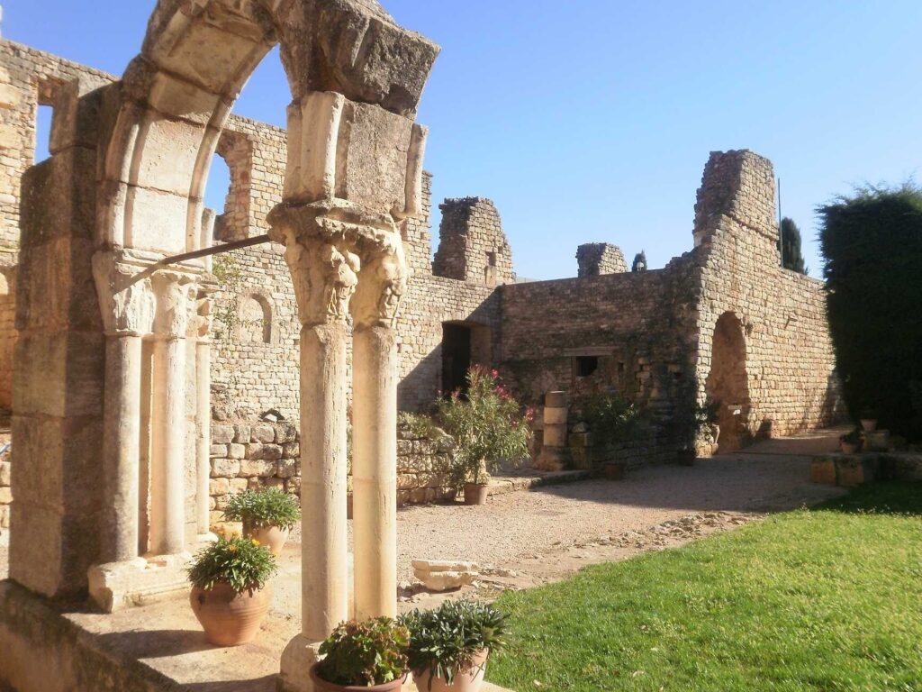 Randonnée autour de l’abbaye de Fontcaude : les meilleurs itinéraires