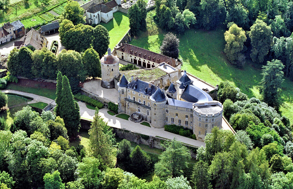 Château de Chastellux : histoire et patrimoine bourguignon