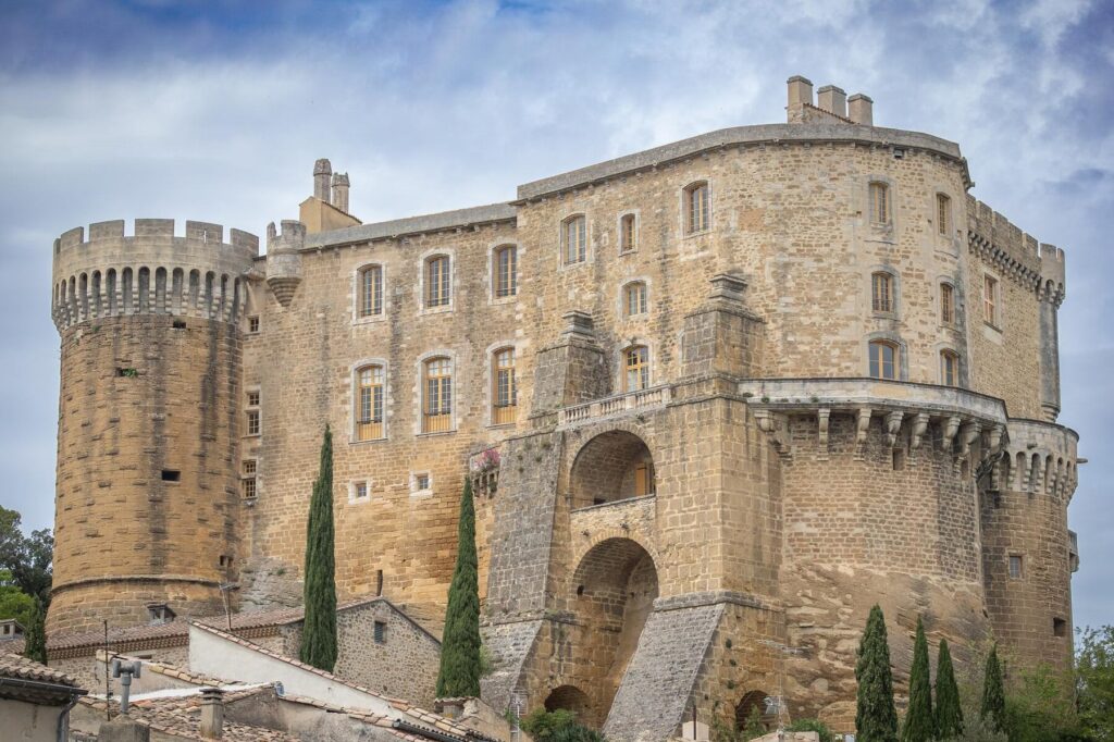 Découverte de l’abbaye de Léoncel : un voyage spirituel dans la Drôme