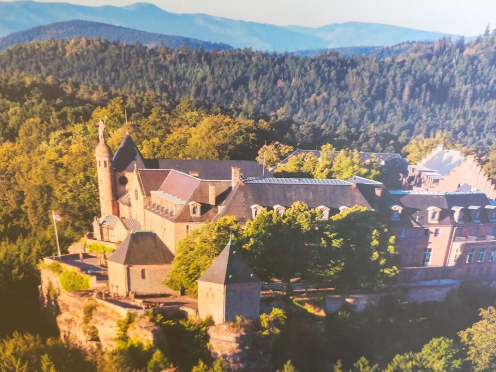 Découverte de l’abbaye de Niedermunster : un voyage spirituel au cœur de l’Alsace