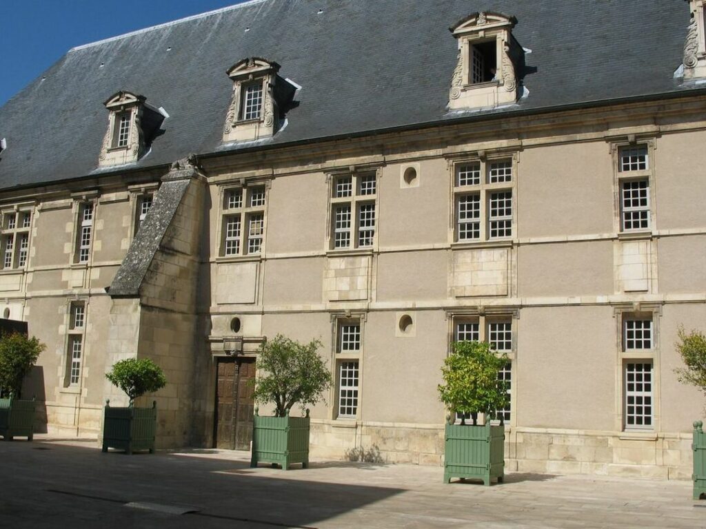 Découverte de l’abbaye de Nouaillé-Maupertuis : un voyage spirituel dans la Vienne