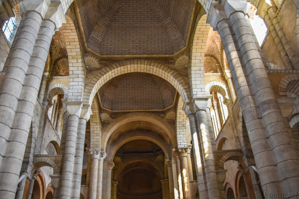 Église Saint-Hilaire-le-Grand à Poitiers : histoire et trésors