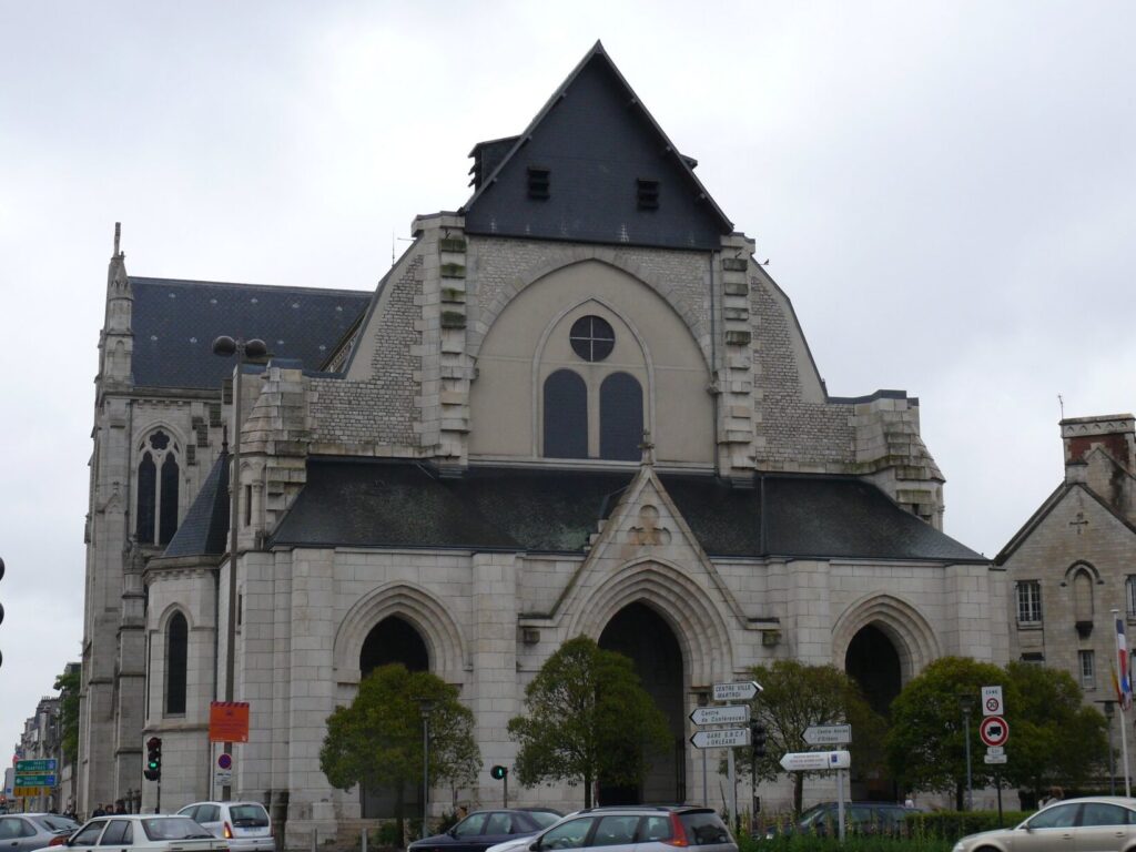 Histoire et horaires de l’église Saint-Paterne à Orléans