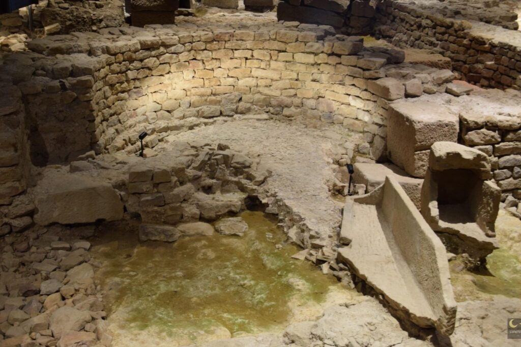 L’abbaye de Pontron : histoire et héritage d’un lieu méconnu