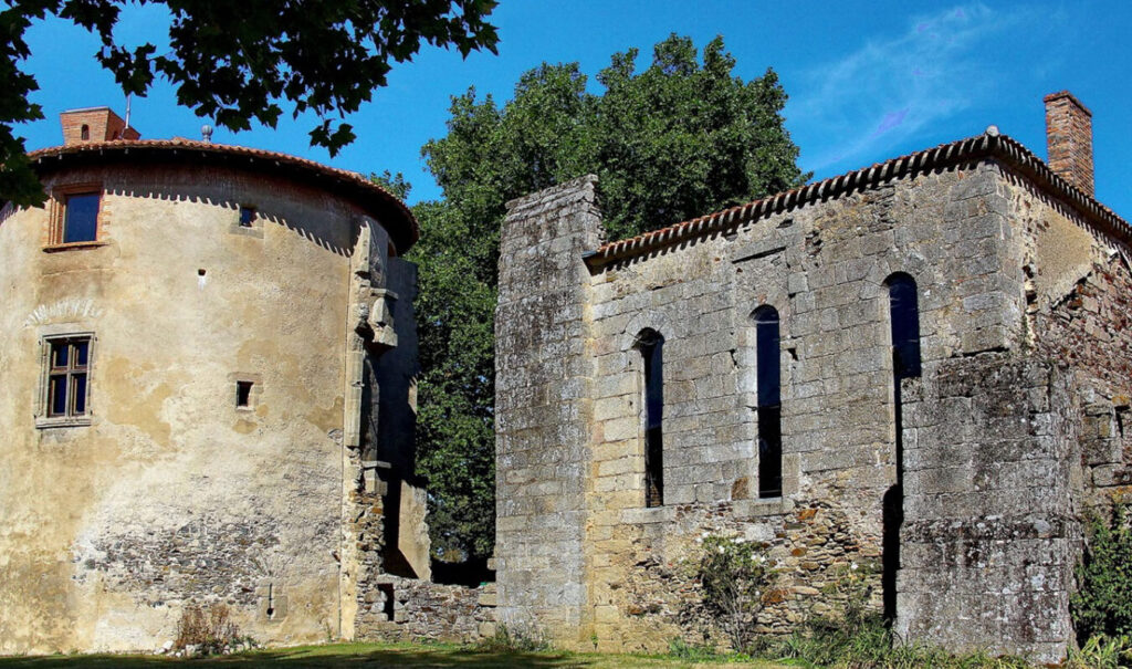 découverte spirituelle à l’abbaye notre dame de la grainetière: entre histoire et recueillement