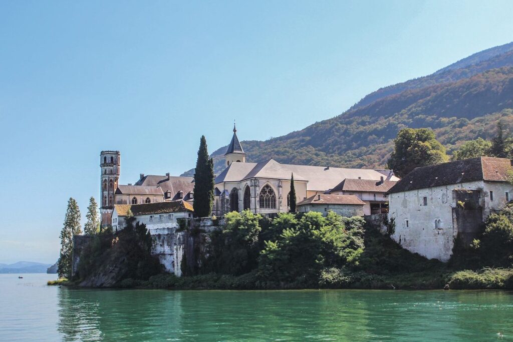 Découverte spirituelle : les abbayes incontournables de Haute-Savoie