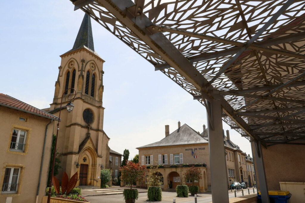 Que savoir sur le village de Manom et ses environs ?