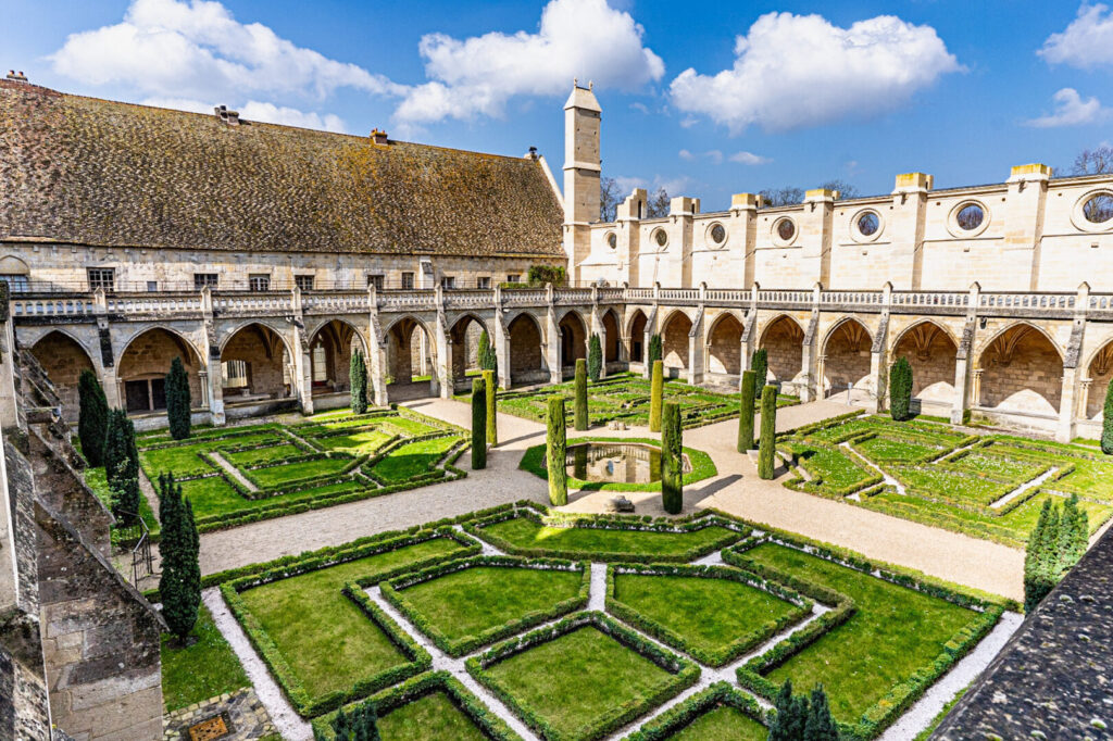 Visiter les abbayes en Île-de-France : quels joyaux spirituels découvrir ?