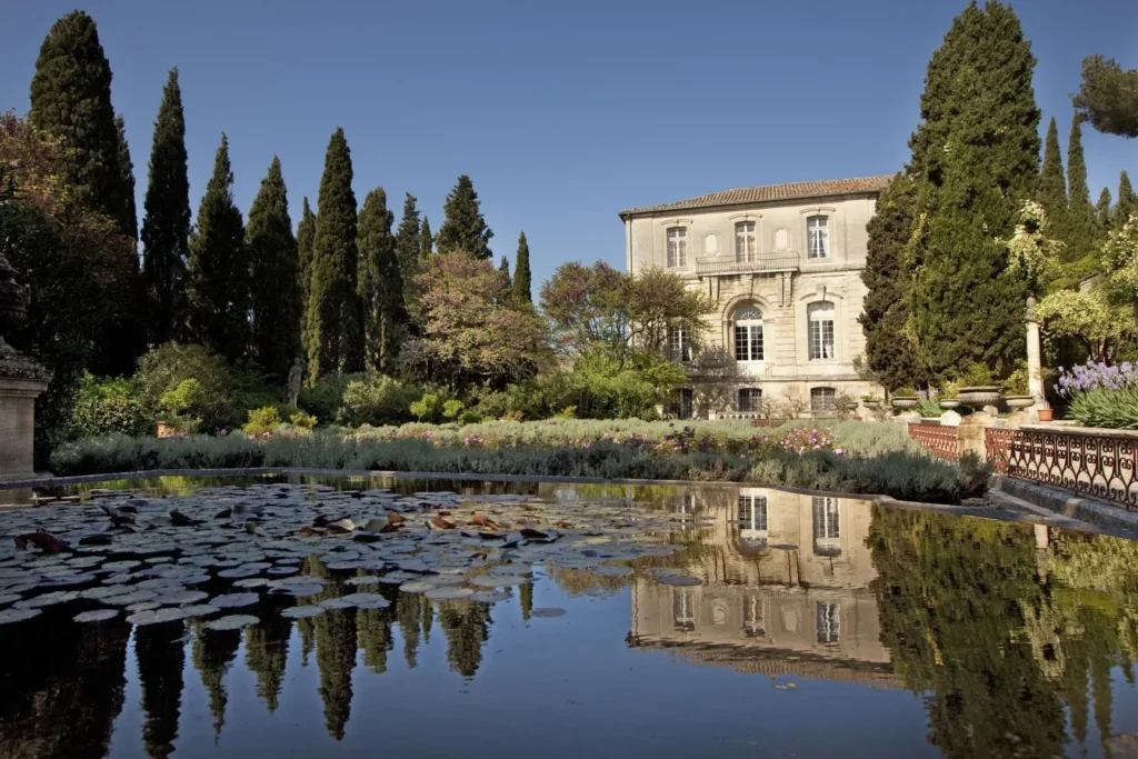 L&rsquo;abbaye de Villeneuve : un joyau caché à découvrir