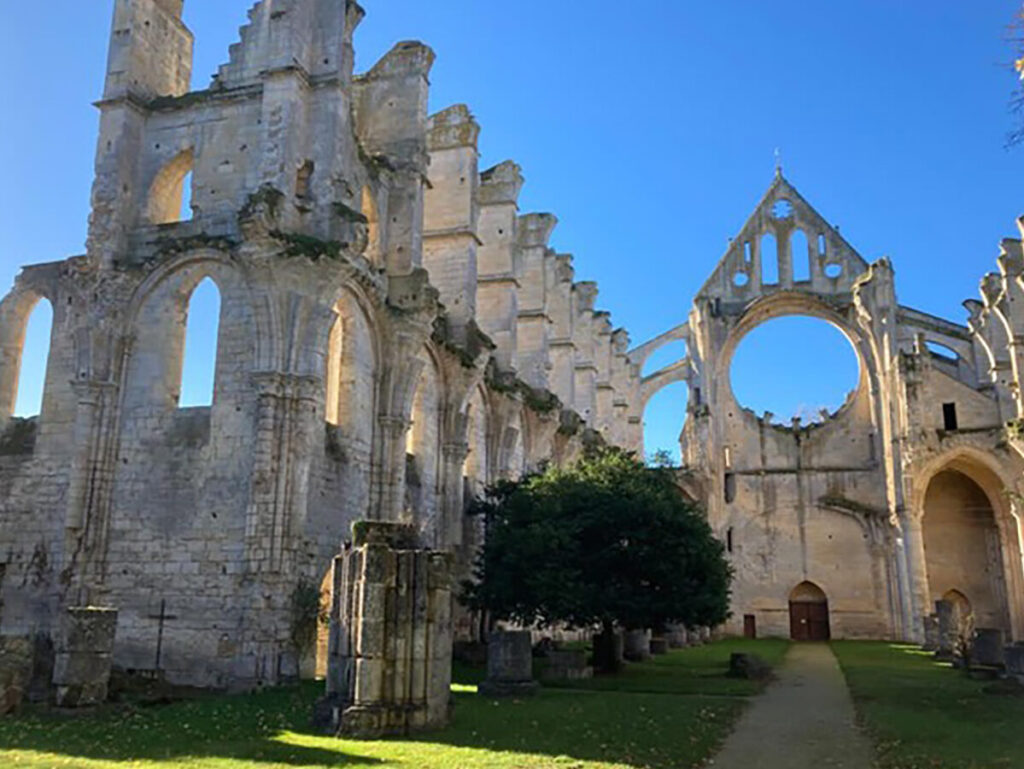 visite guidée de l’abbaye saint-philibert : découvrez un joyau de spiritualité et d’histoire