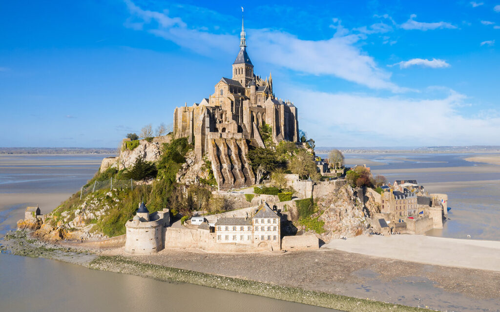 Comment acheter un billet pour l’abbaye du Mont-Saint-Michel et enrichir votre spiritualité ?