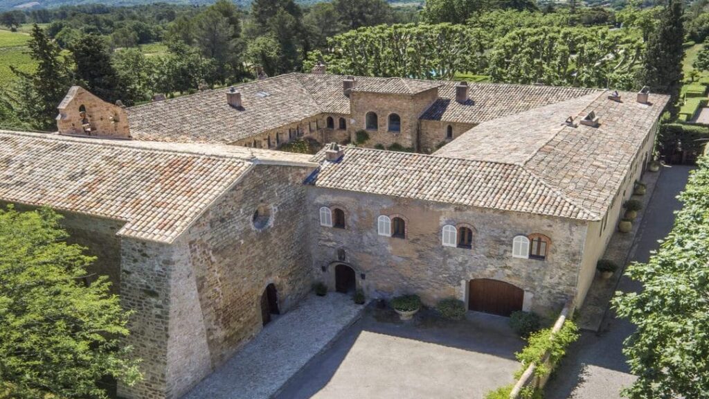 Découverte au chai de l’abbaye : les secrets des moines viticulteurs