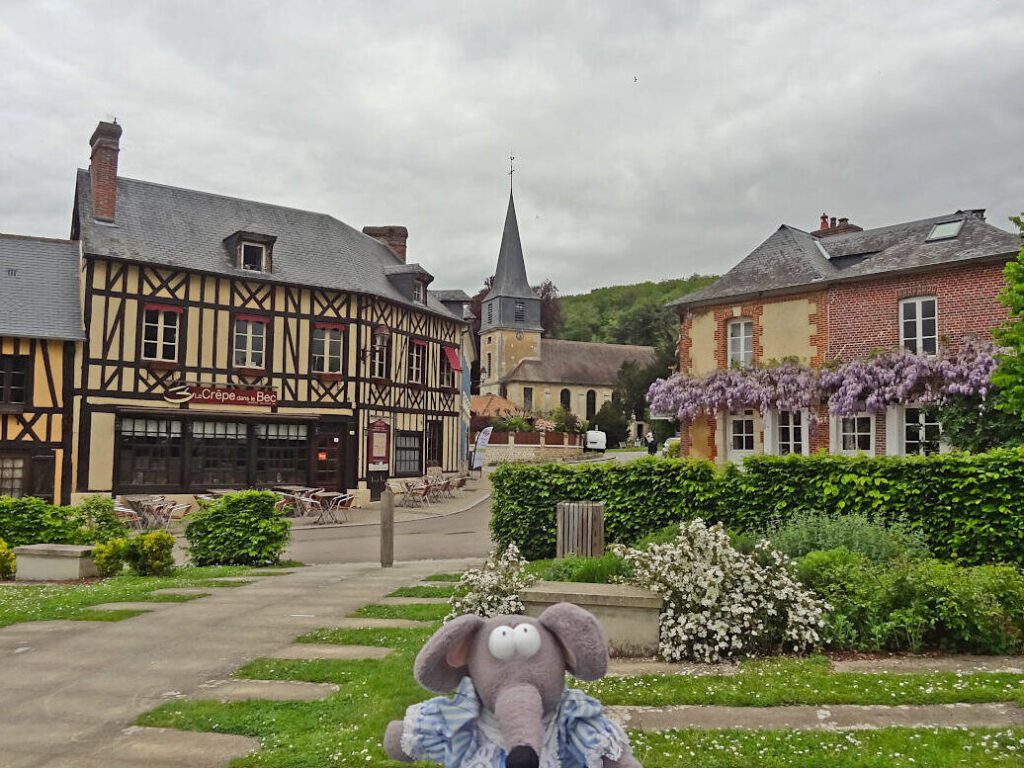 Place de l&rsquo;abbaye : un havre de paix et de spiritualité au cœur de la ville ?