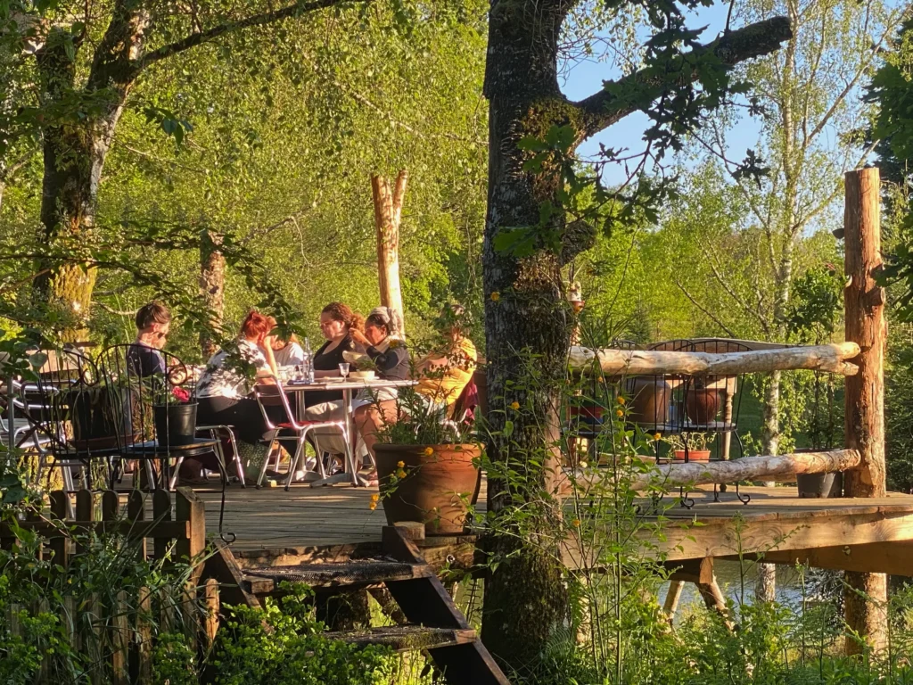 Relais de la source Saint Seine l&rsquo;Abbaye : votre guide pour une retraite spirituelle paisible