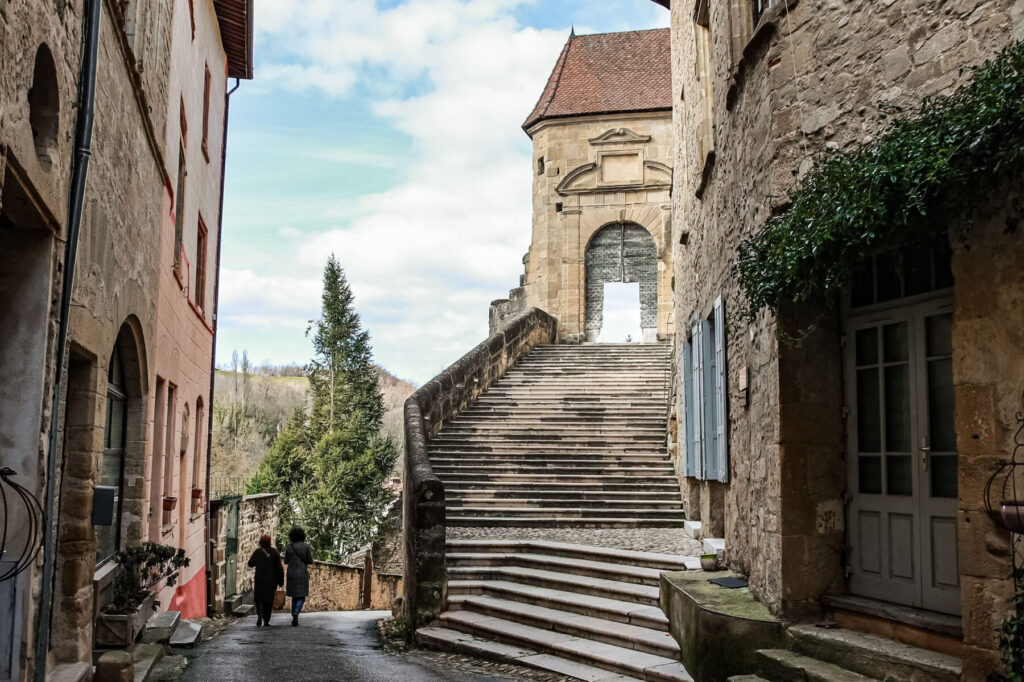 visiter saint-antoine l’abbaye : un voyage spirituel au cœur de l’histoire