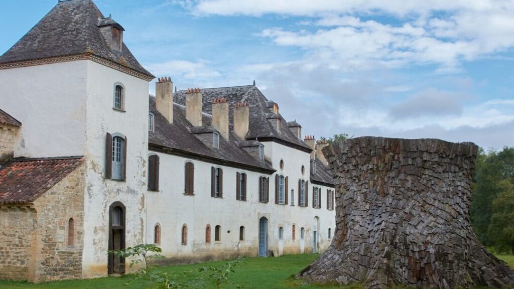L’abbaye cistercienne est-elle à vendre ? Secrets et modalités d’acquisition d’un patrimoine spirituel