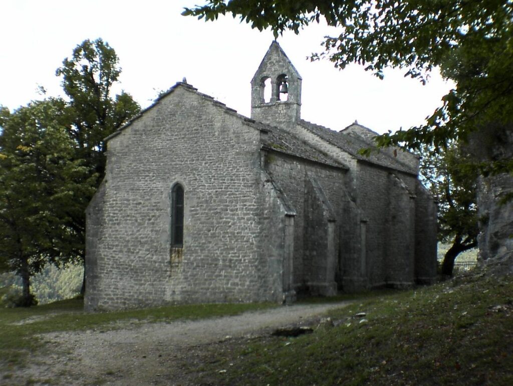 Visite spirituelle à l’abbaye de Basse-Combe en Haute-Loire : entre histoire et recueillement
