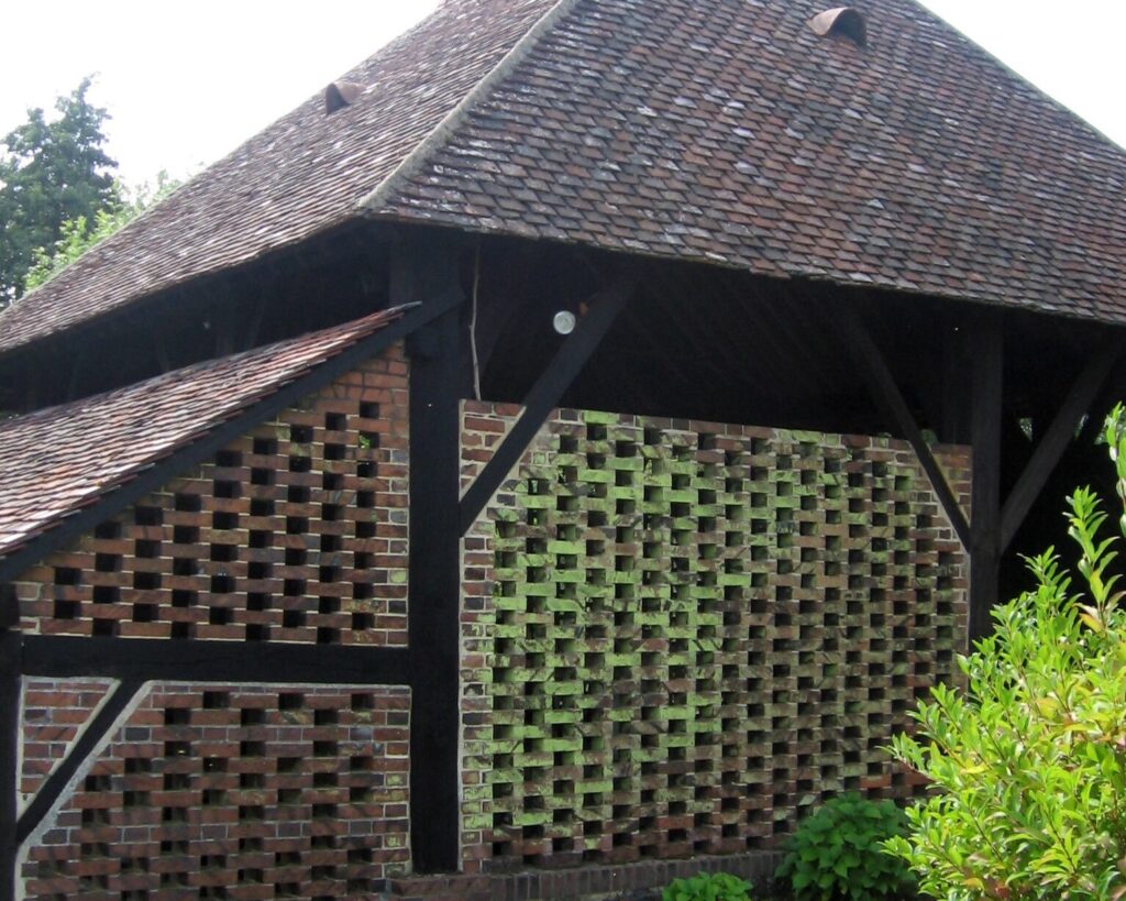 Découverte de l&rsquo;abbaye de Montligeon : spiritualité et patrimoine en harmonie